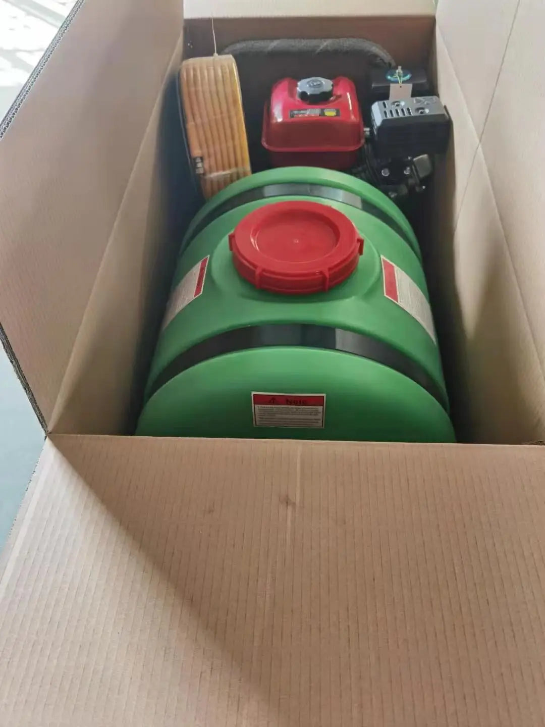 Pulverizador manual agrícola de 100L/160L/200L/300L con bomba para jardín. Producto estrella.